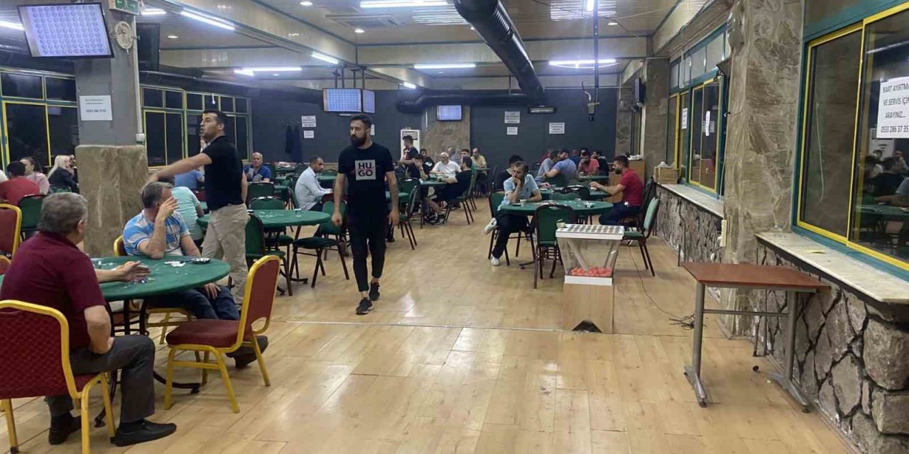İzmir’de kumarhane baskını
