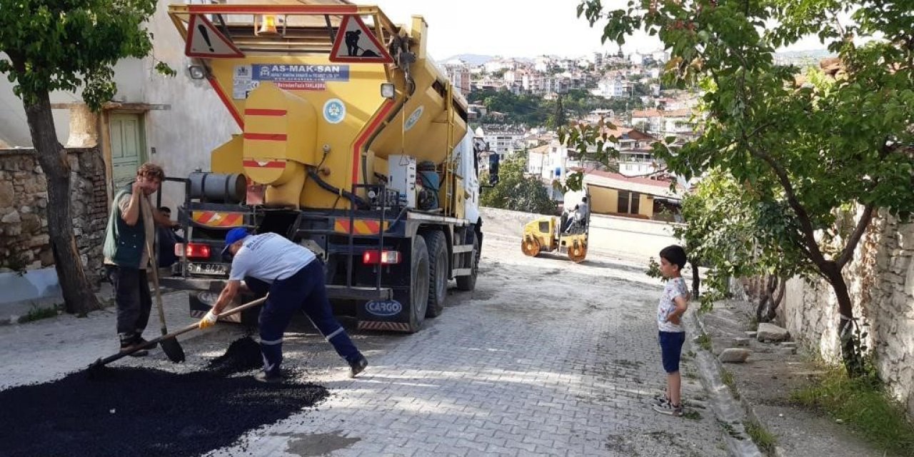 Demirci’deki selin izleri büyükşehir belediyesi tarafından siliniyor