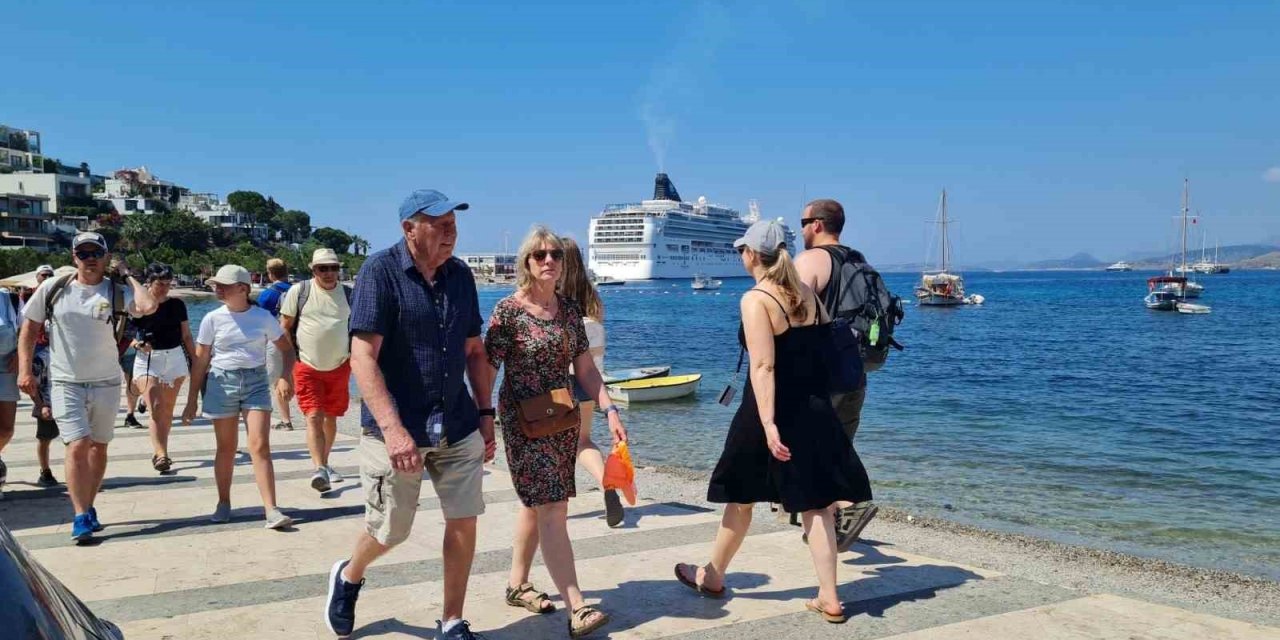 Bodrum’a gelen 3 bin 607 turist, turizmcinin yüzünü güldürdü