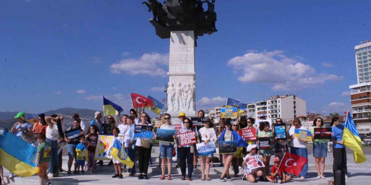 Ukraynalılar, baraj felaketi ile Karadeniz’e dikkat çekti