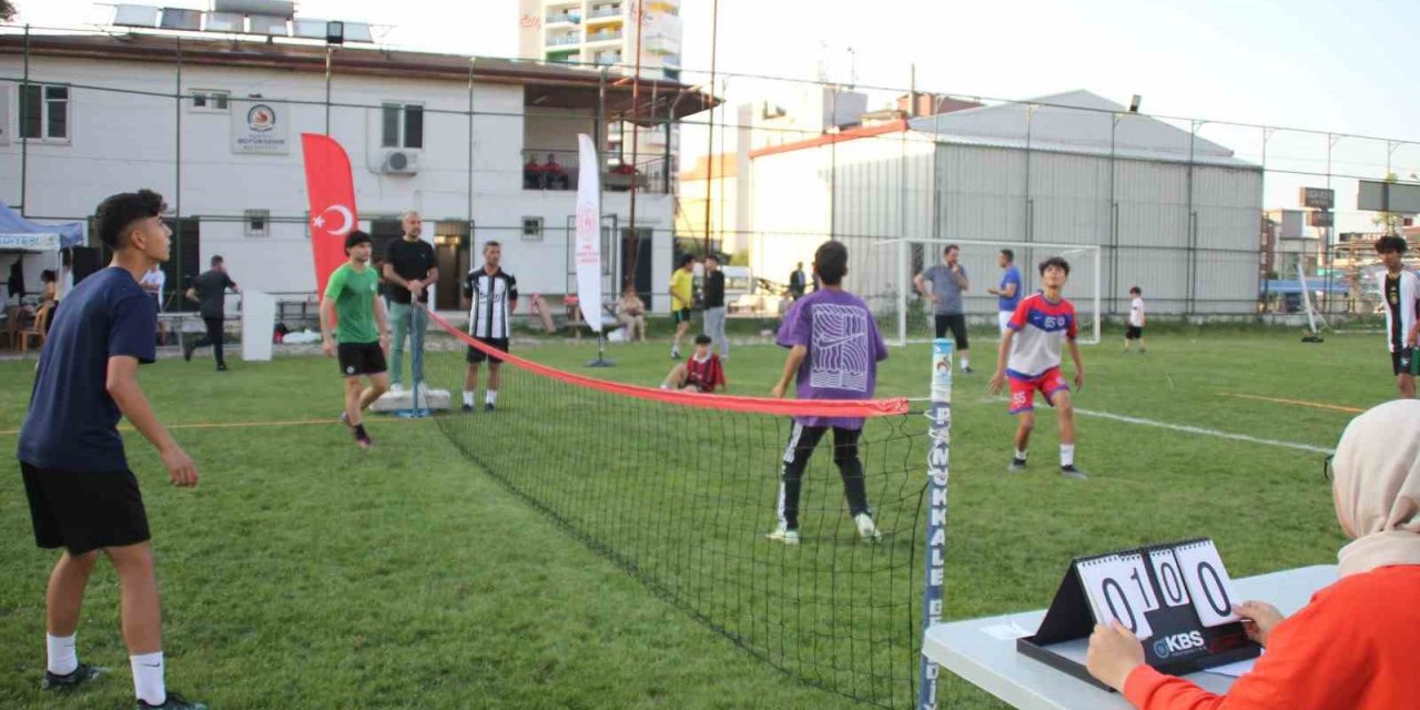 Tenisi ayakla oynayanların şenliği sürüyor