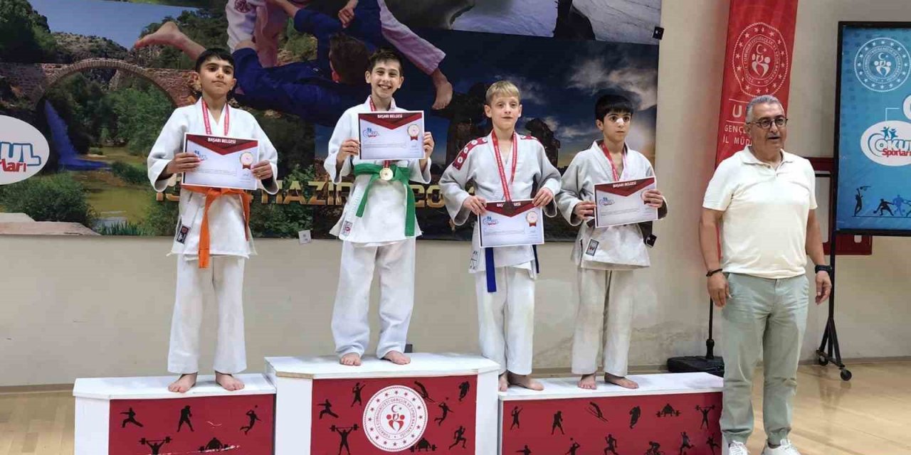 Yunusemre’den iki Türkiye şampiyonu daha