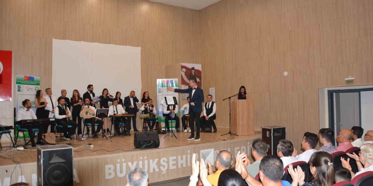 Selendi Türk Müziği Korosu ilk konserini verdi