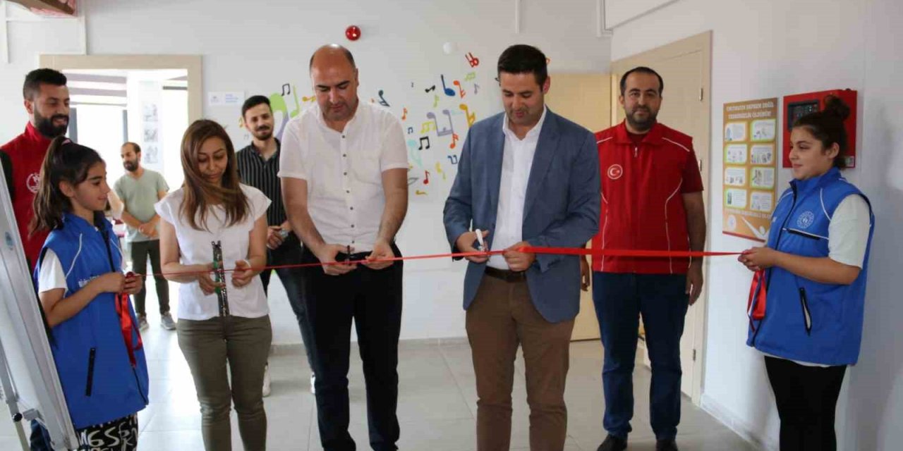 Ortaklar Genç Ofis’te yıl sonu resim sergisi ve gösteriler düzenlendi