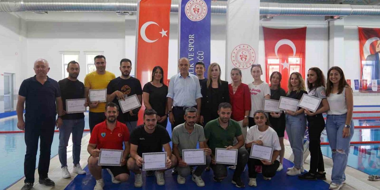 Şampiyon özel sporculara başarı belgesi