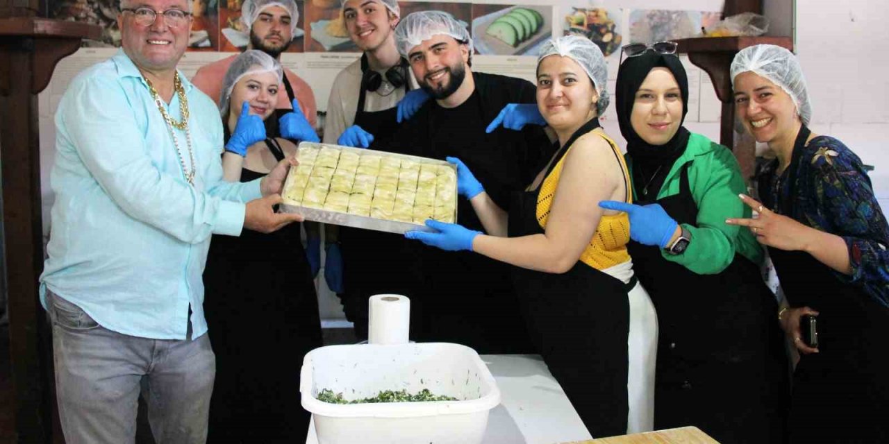 Yabancı öğrenciler Muğla’nın ödüllü yemek kültürünü öğreniyor