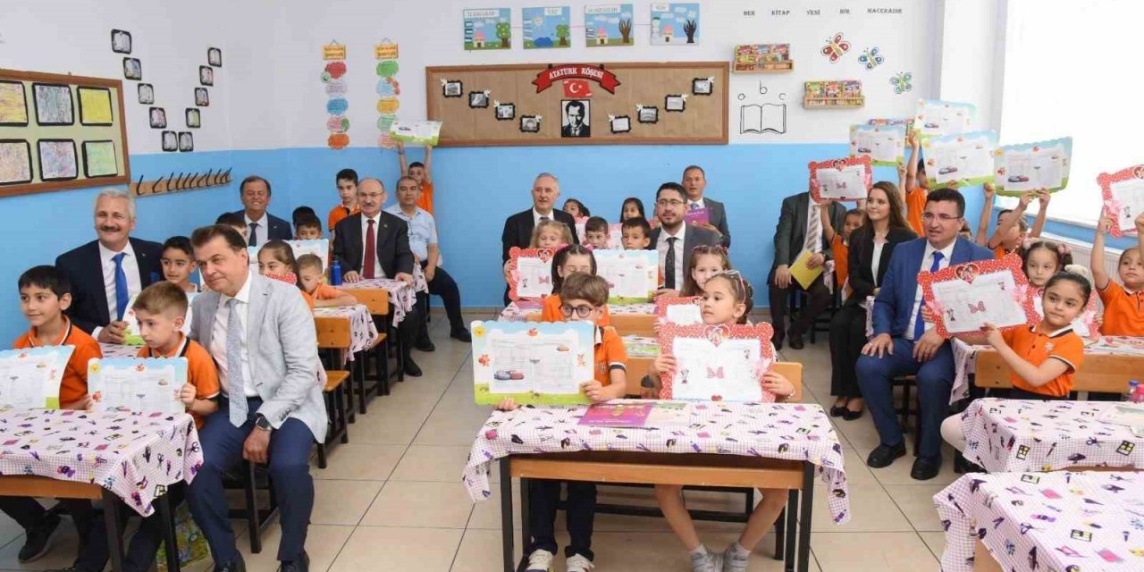 Öğrencilerin karnesi Vali Karadeniz’den