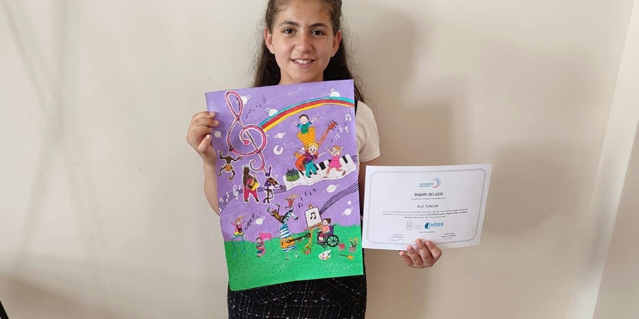 Ödülünü karne günü aldı