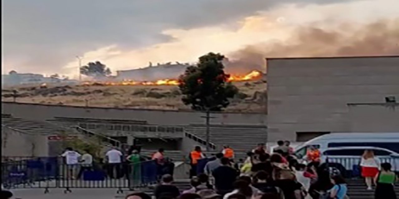 İzmir’de rekreasyon alanının yakınında ot yangını