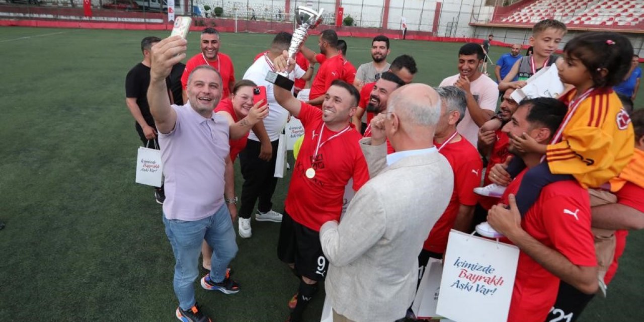 Bayraklı’da dostluk turnuvası