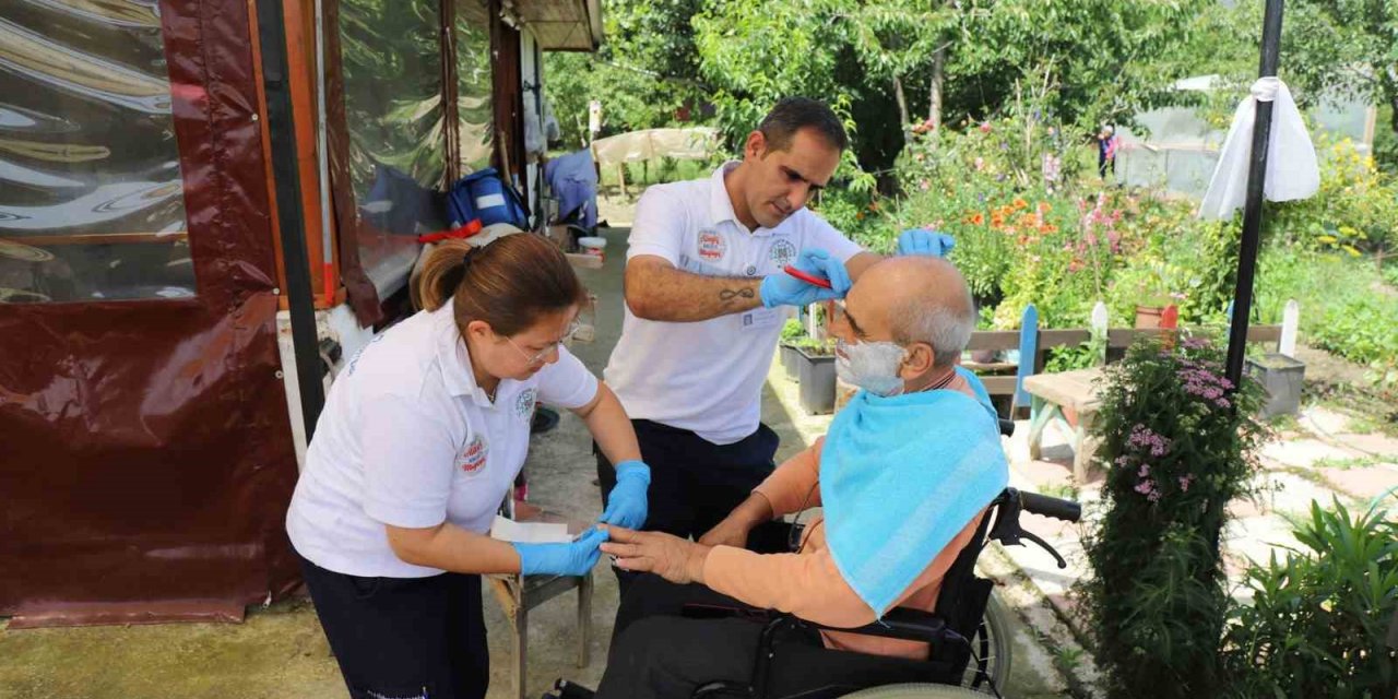 Yaşlıların bayram bakımı Büyükşehir’den