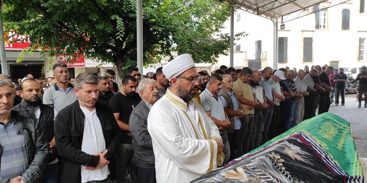 Kabloyla boğulmuş halde ölü bulunan genç kadın son yolculuğuna uğurlandı