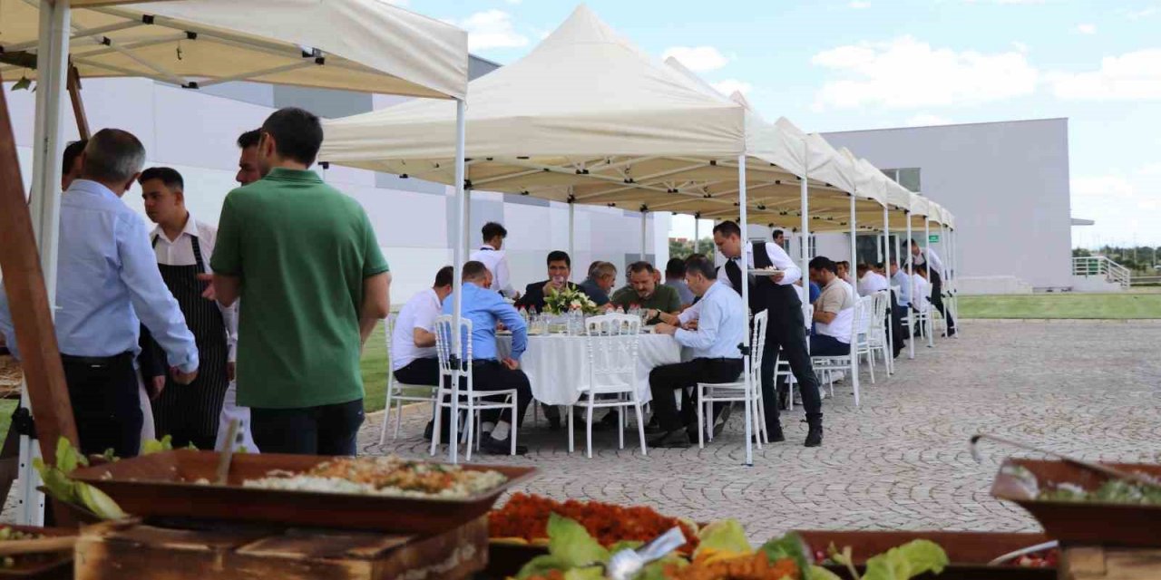 Perakendeciler Gedik Piliç’in son teknolojiyle donatılmış tesislerine hayran kaldı