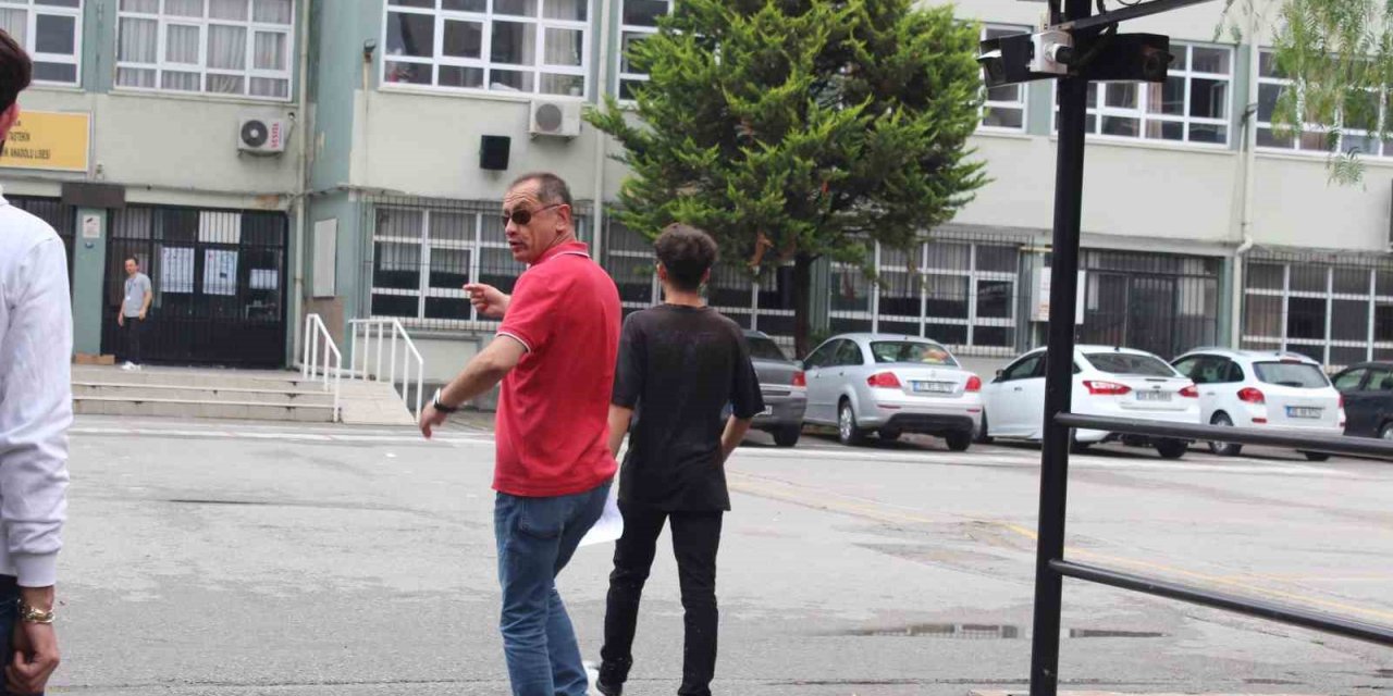 Unutkan adayın yardımına başka bir adayın velisi koştu