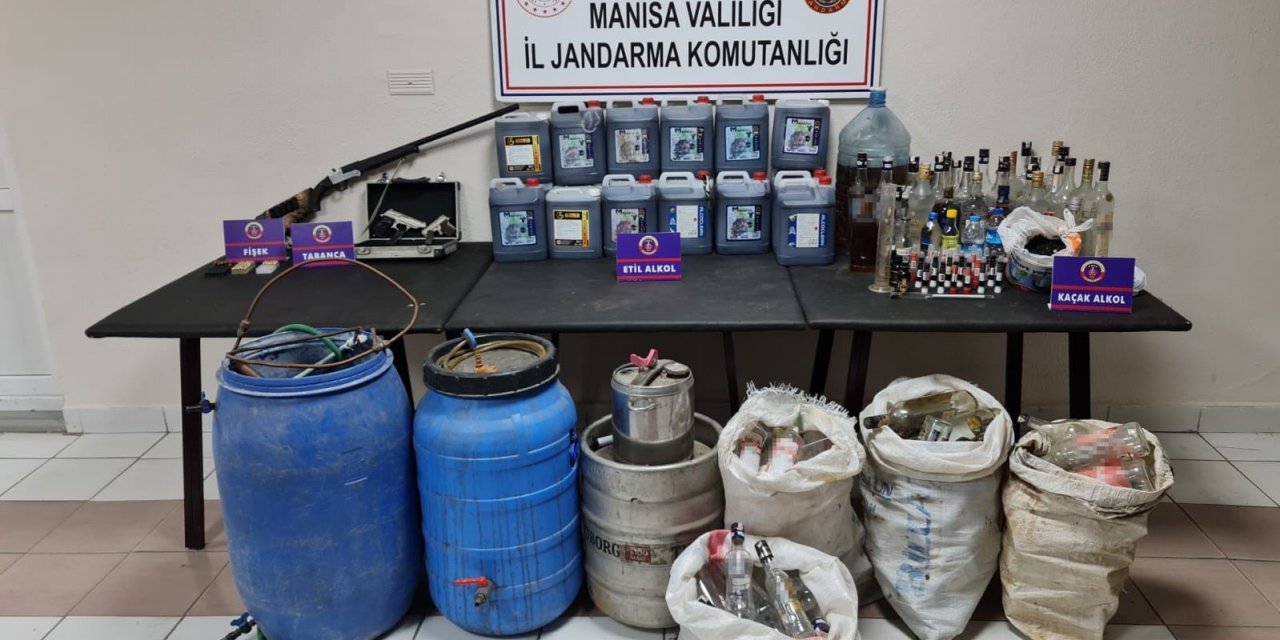 Evinin deposunda sahte alkol yapıp satan şahıs jandarmaya yakalandı