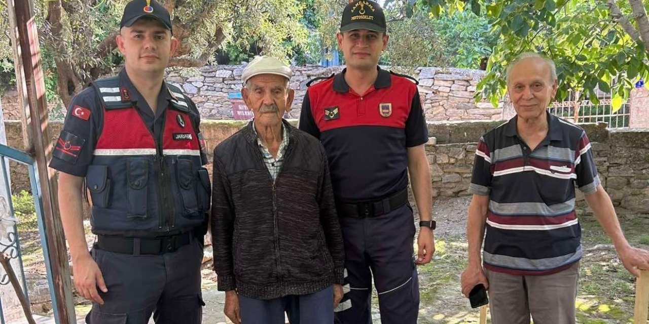 Jandarma ekipleri yaşlı çınarları unutmuyor