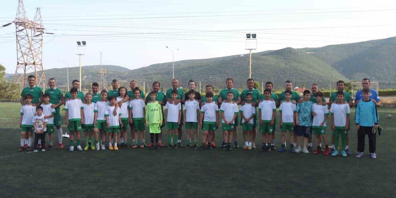 Baba-oğul maçında kazanan ’sevgi’ oldu