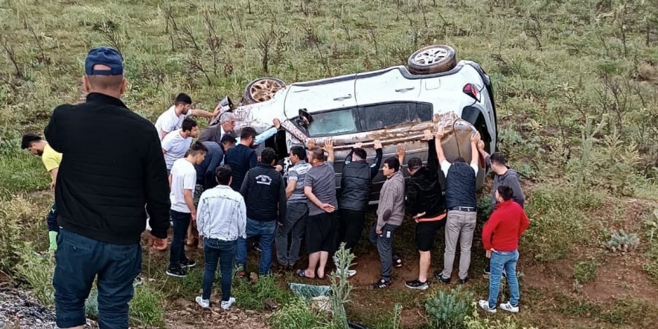 Karşı şeride geçip tarlaya uçtu