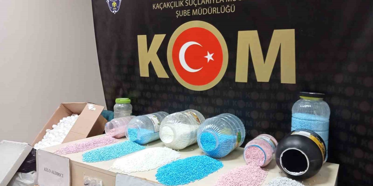 Kedi ve köpek maması ambalajında sahte vücut geliştirme ilaçları ele geçirildi