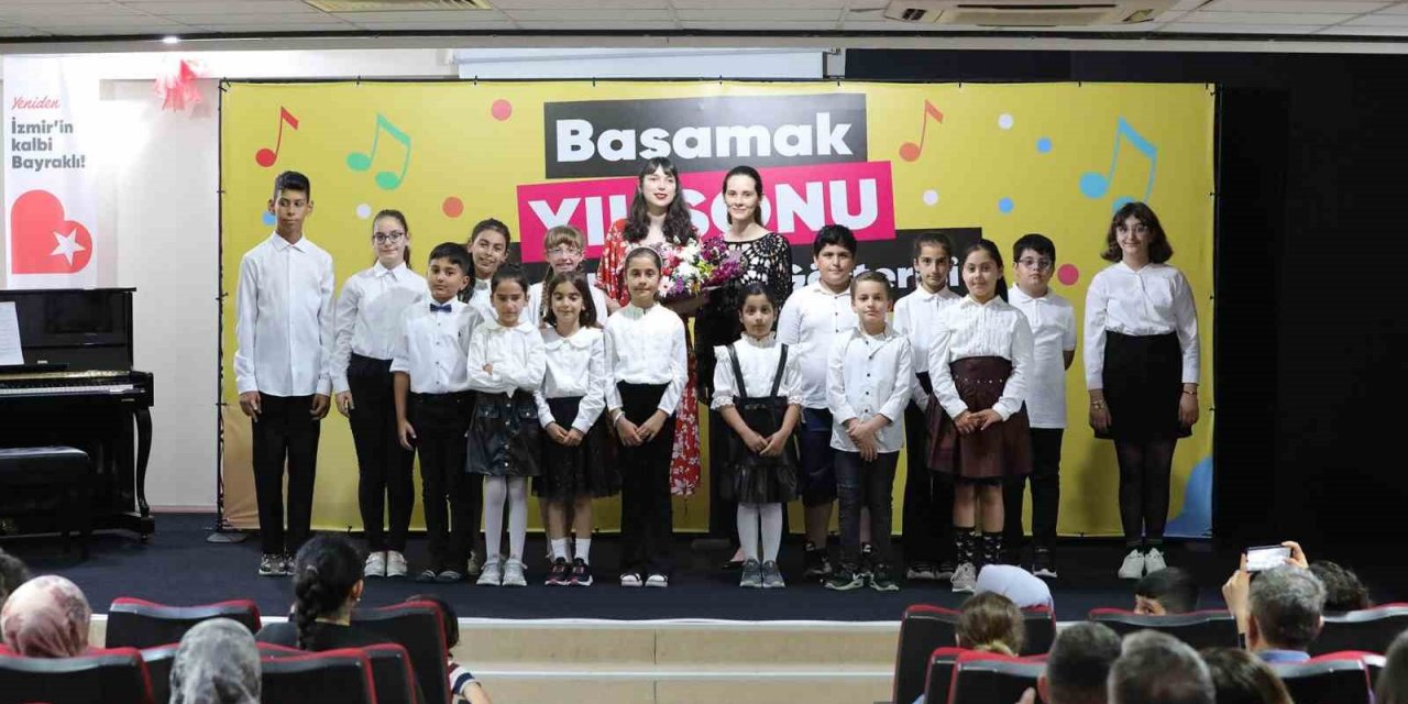 BASAMAK kursiyerleri yıl sonu gösterileriyle sahnede