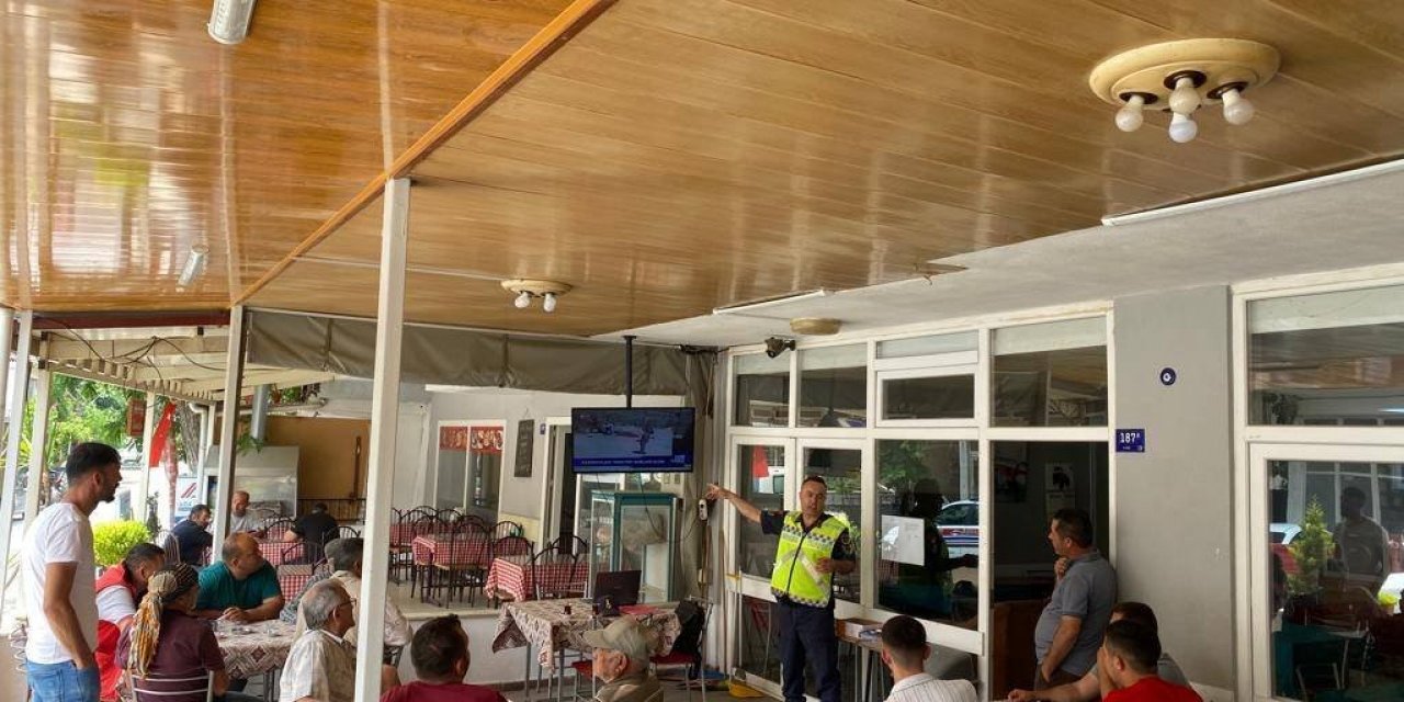 Jandarma, traktör sürücülerini bilgilendirdi