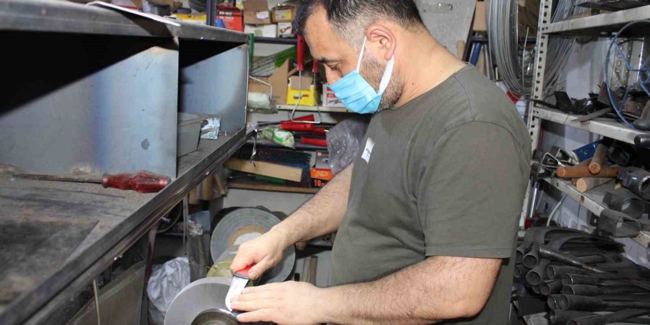 Bıçak bileme ustalarının Kurban Bayramı mesaisi