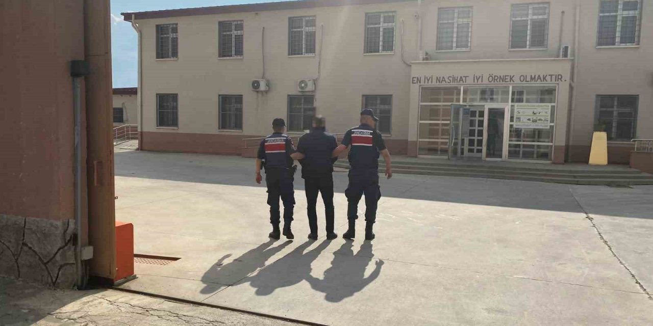 Hakkında kesinleşmiş hapis cezası bulunan 2 şüpheli tutuklandı