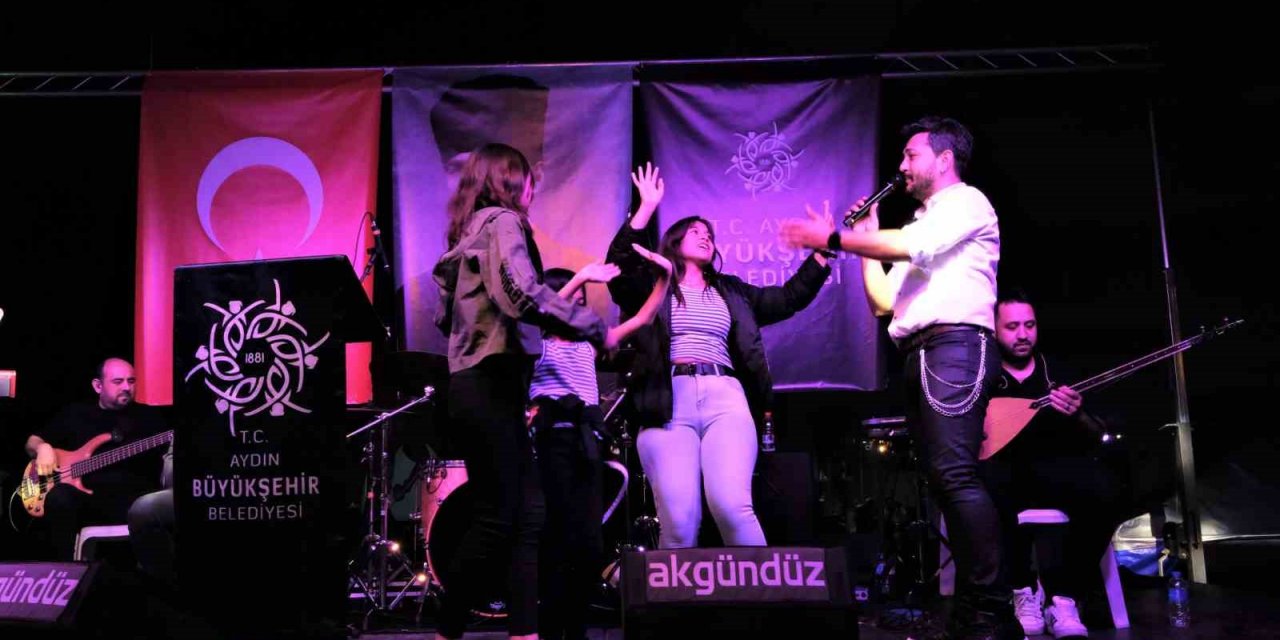 Büyükşehir ’Yaz Konserleri’ Karacasu’dan başladı