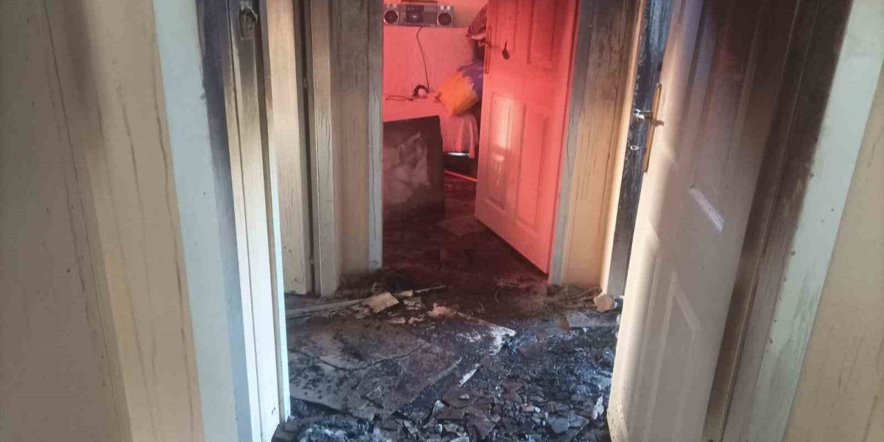 Prefabrik ev alev alev yandı