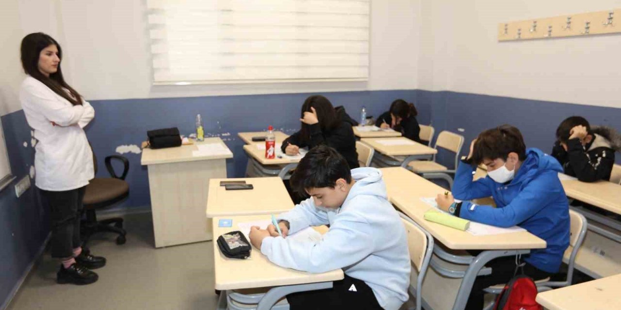 Bayraklı Sosyal Etkinlik Merkezinde kayıtlar başladı