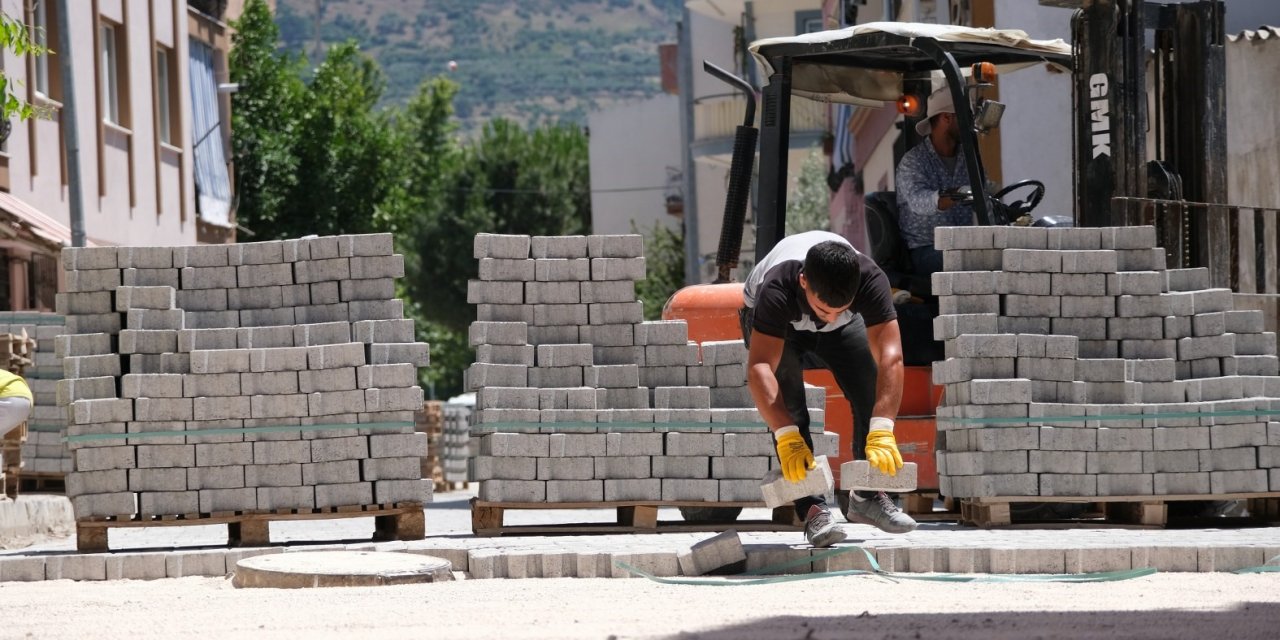 Yunusemre’de yollar yenileniyor