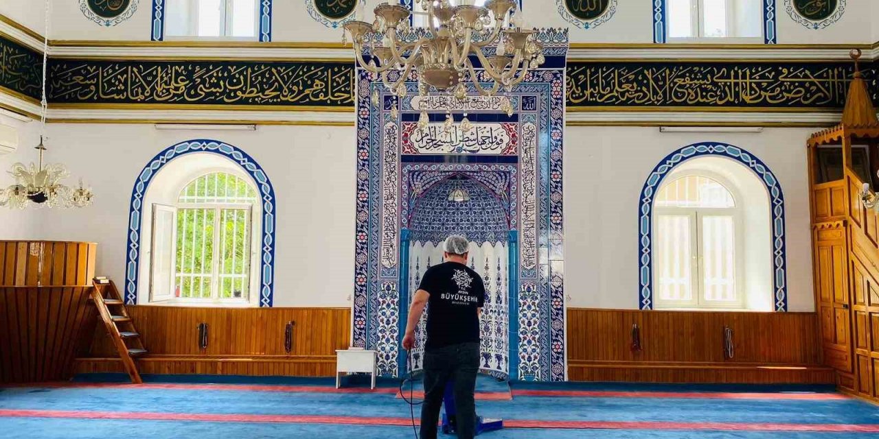 Aydın’da camiler bayrama hazır