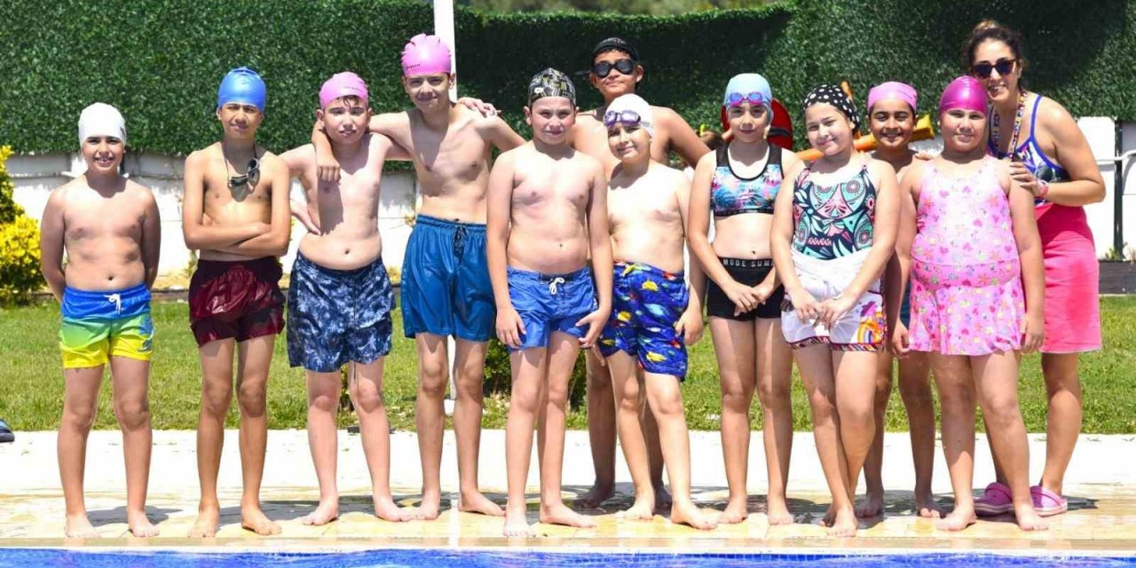 Yunusemreli minikler havuzla buluştu