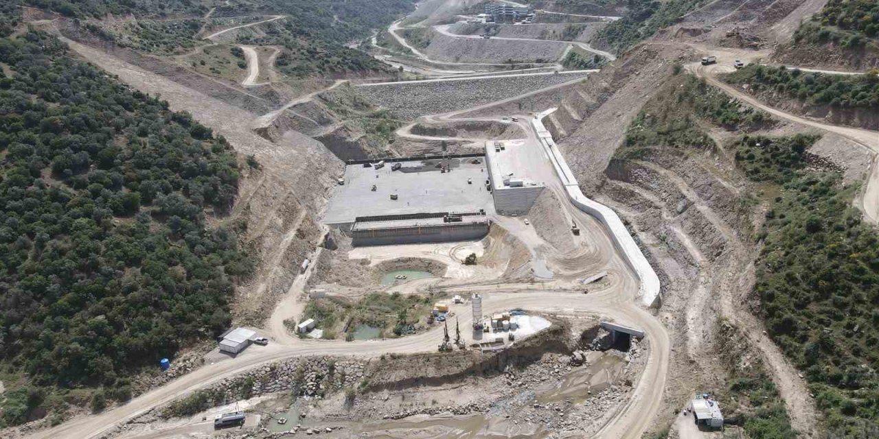 Sarıçay Barajı yükseliyor