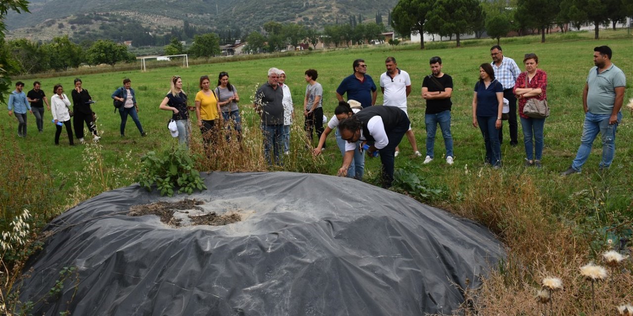 Üreticilere uygulamalı organik kompost yapımı eğitimi verildi