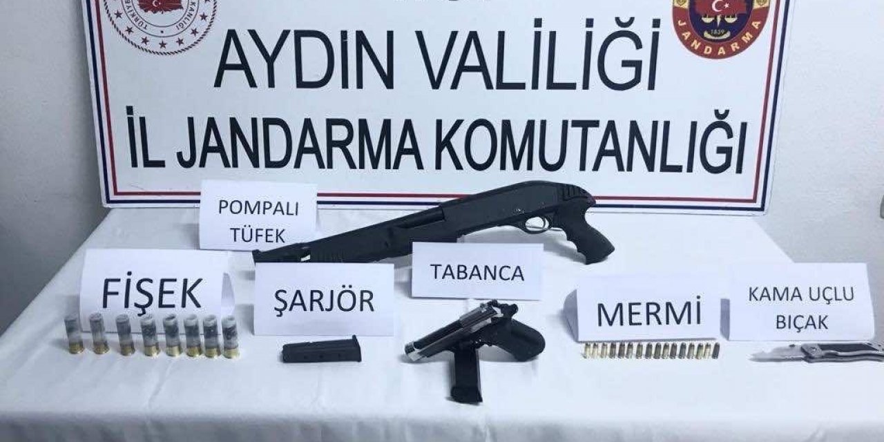 Şüphe üzerine durdurulan şahıslardan silah ele geçirildi