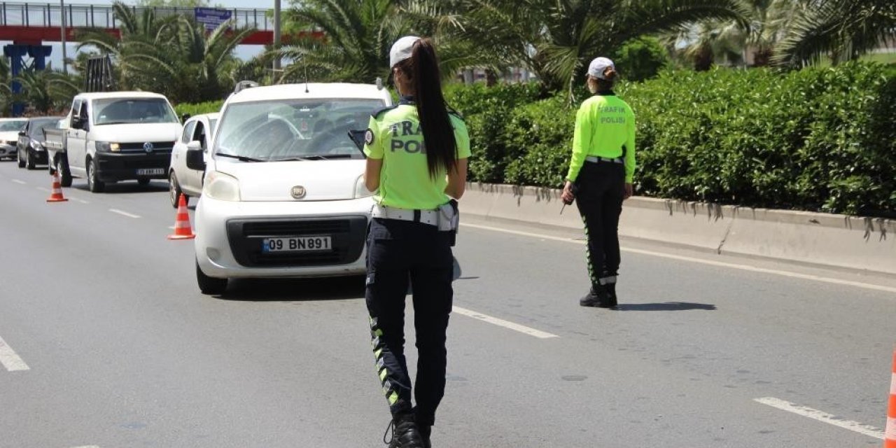Bayram tatilinde İzmir’de her 15 kilometrede bir trafik ekibi