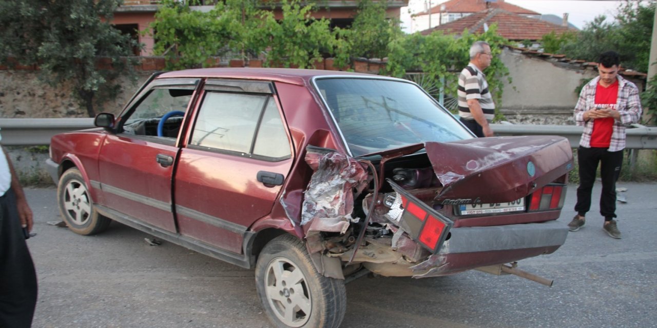 Tırın lastiği patladı, 5 araç birbirine girdi: 6 yaralı