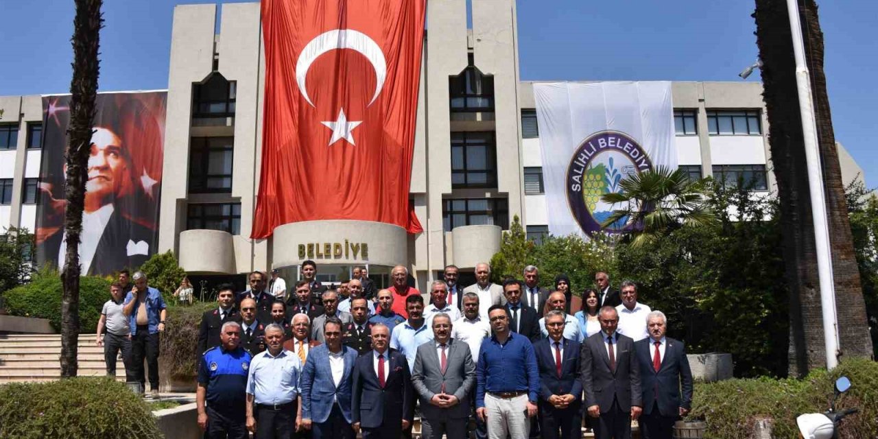 Salihli protokolü bayramlaştı