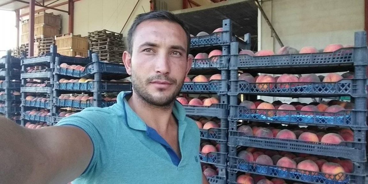 Karısına mesaj atan kişiyi öldürdü