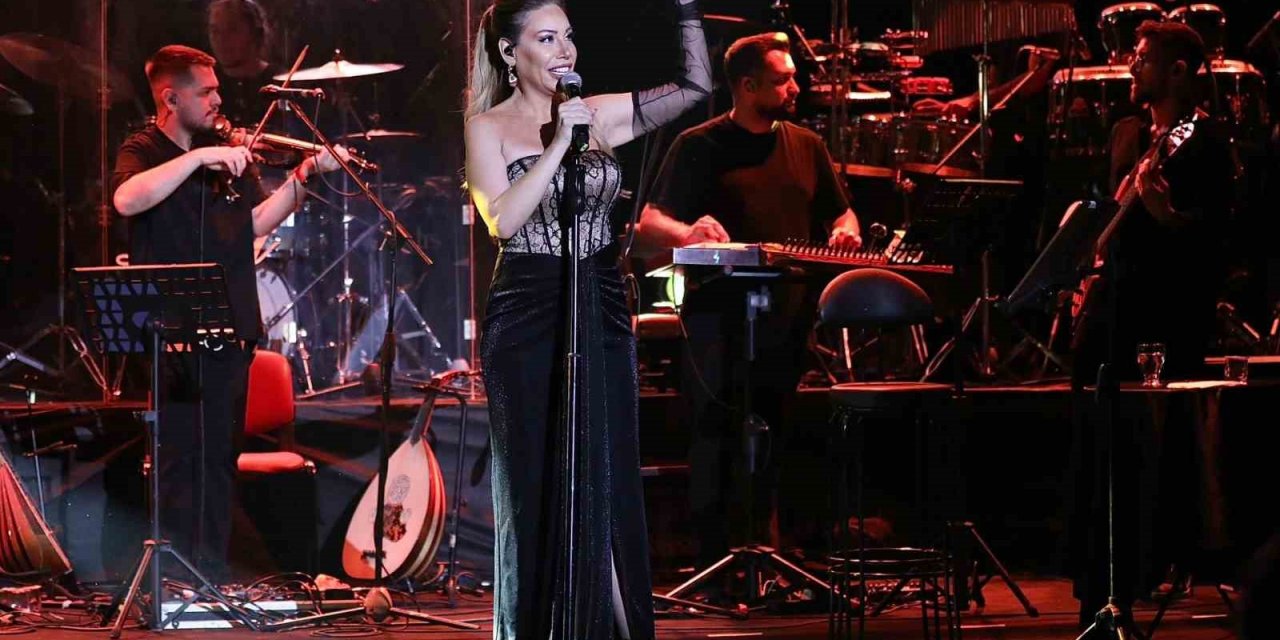 87. Uluslararası Bergama Festivali: Linet, Asklepion’da 18 bin hayranıyla buluştu