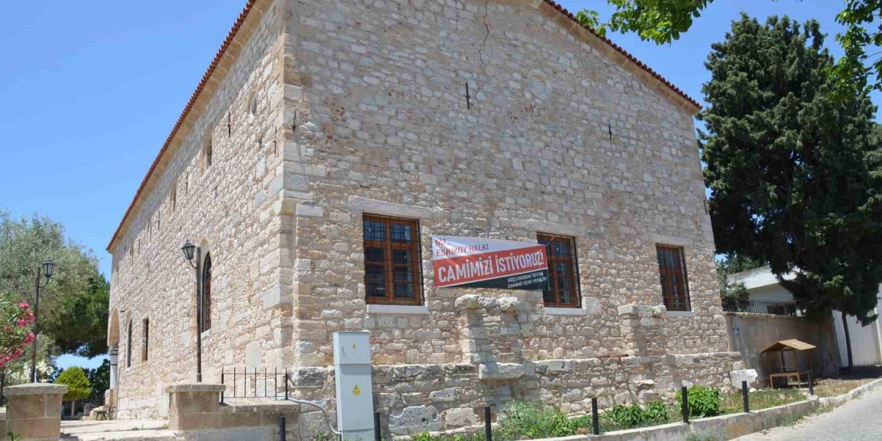 Cami kapalı, mescit güvenli değil, cemaat tepkili