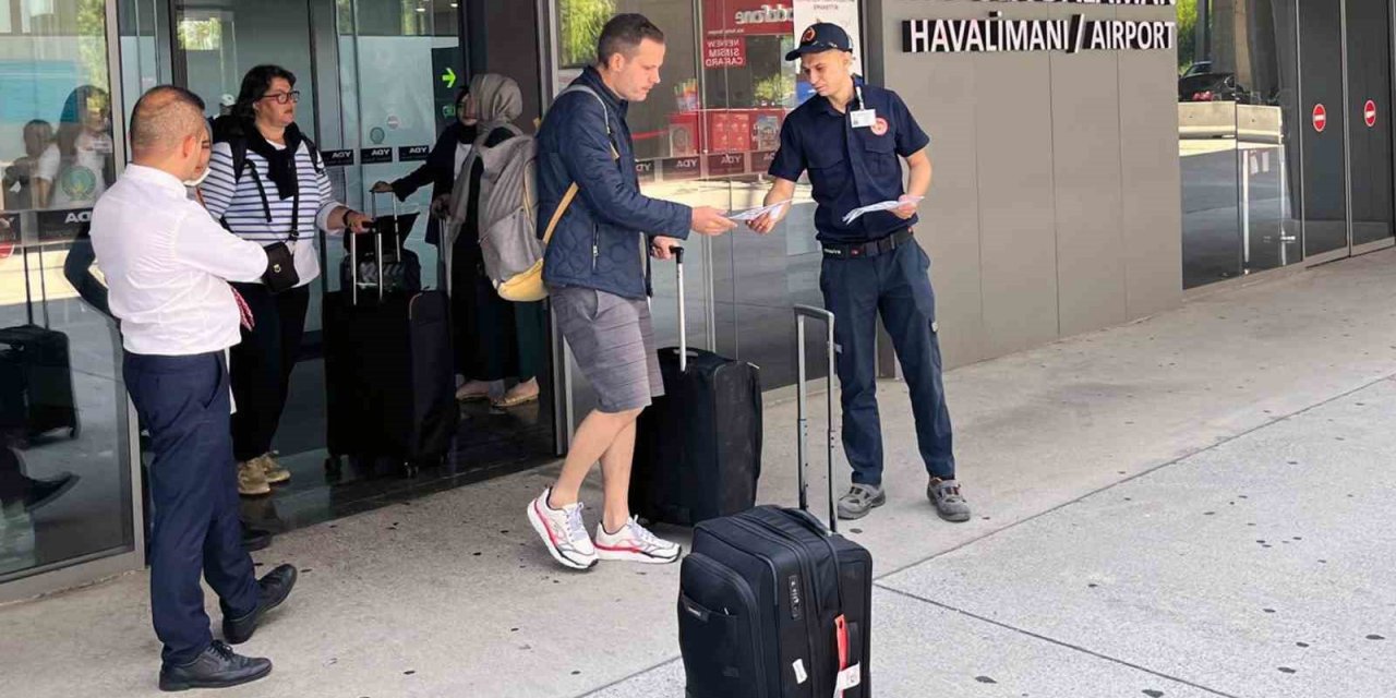 Muğlalı itfaiyecilerden İngilizce ve Türkçe yangın uyarısı