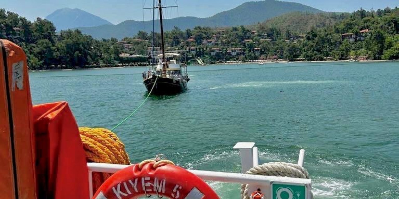 Fethiye Körfezi’nde sürüklenen tekneyi KIYEM ekipleri kurtardı