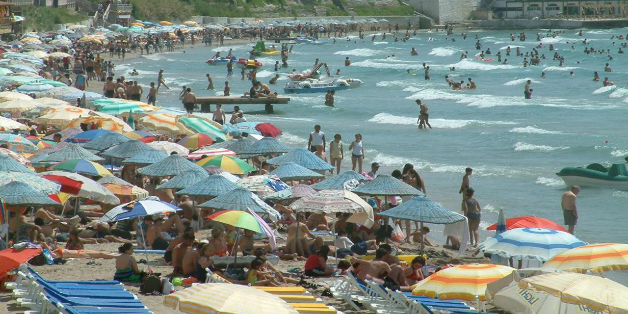 Kuşadası’nda adım  atacak yer kalmadı