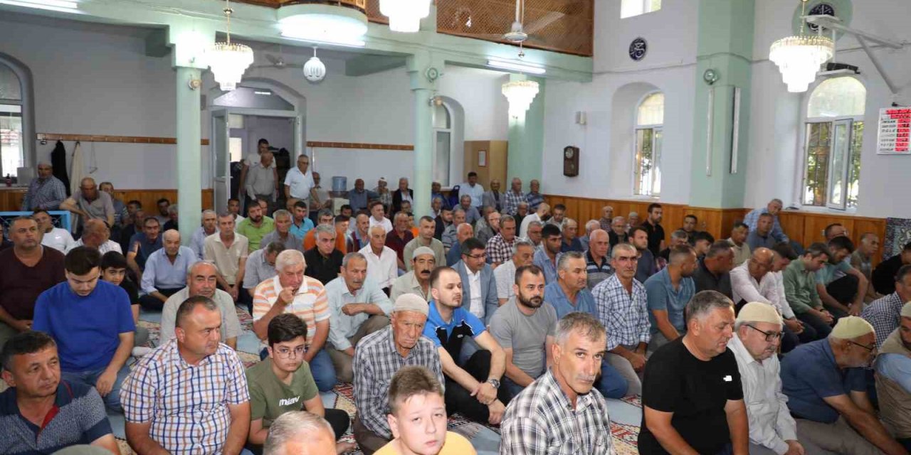 Başkan Çelik Yeşilköy’de vatandaşlarla bayramlaştı