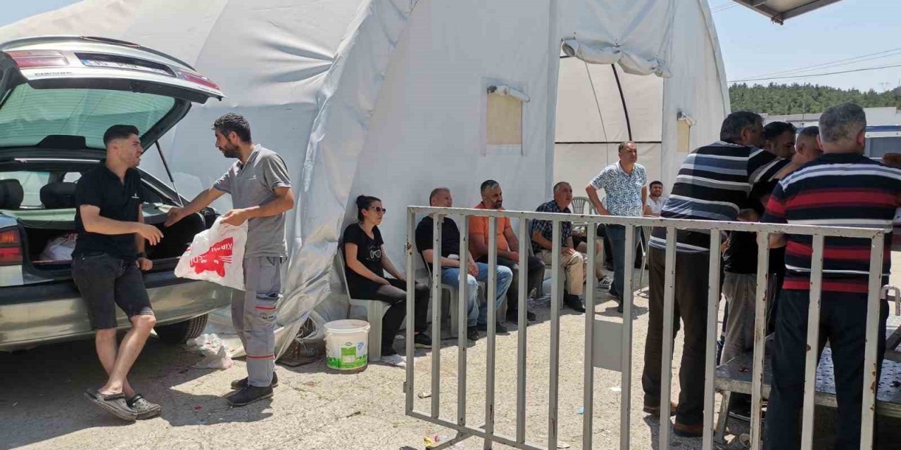 İzmir’de bayramın ilk günü hayvan pazarlarında yoğunluk