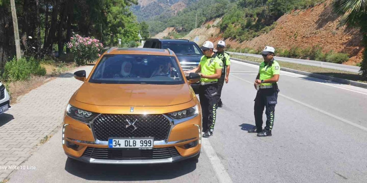 Fethiye’de polis ekiplerinden örnek davranış