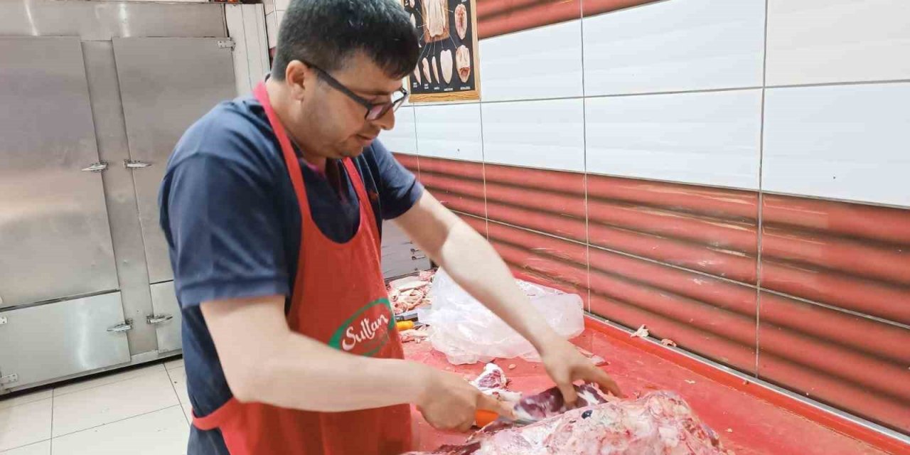 Kasaplarda kurban mesaisi