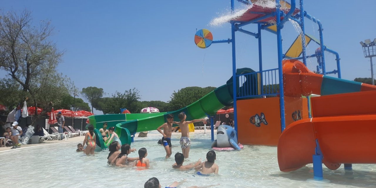 Büyükşehir Aquaparkı, bayramda da yoğun ilgi gördü